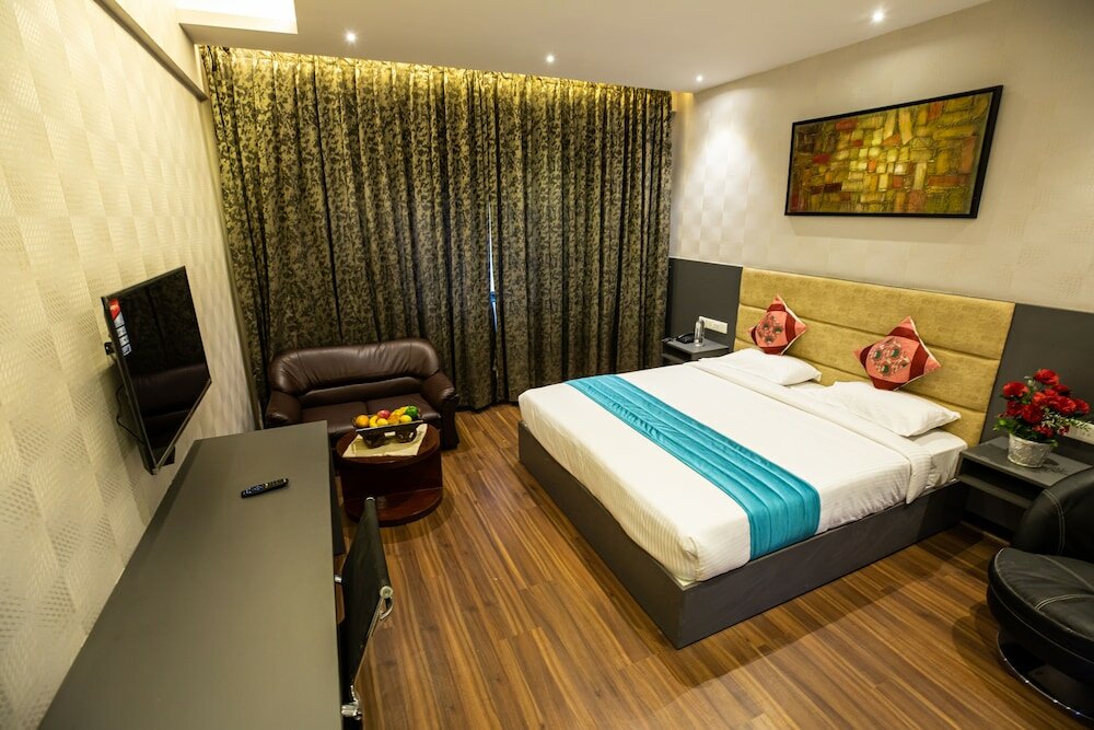 Фото Grand Seasons - The Business Hotel