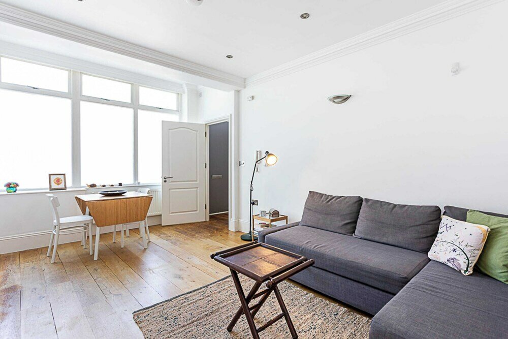 Фото Homely Islington Flat