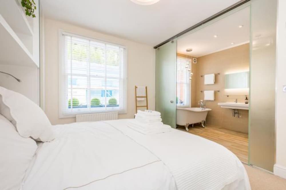 Фото Logan Mews by Lime Street