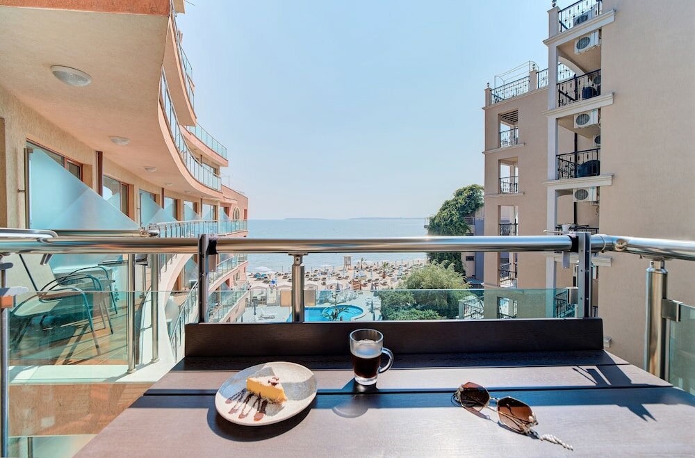 Фото Marty's Beachfront Smart Homes