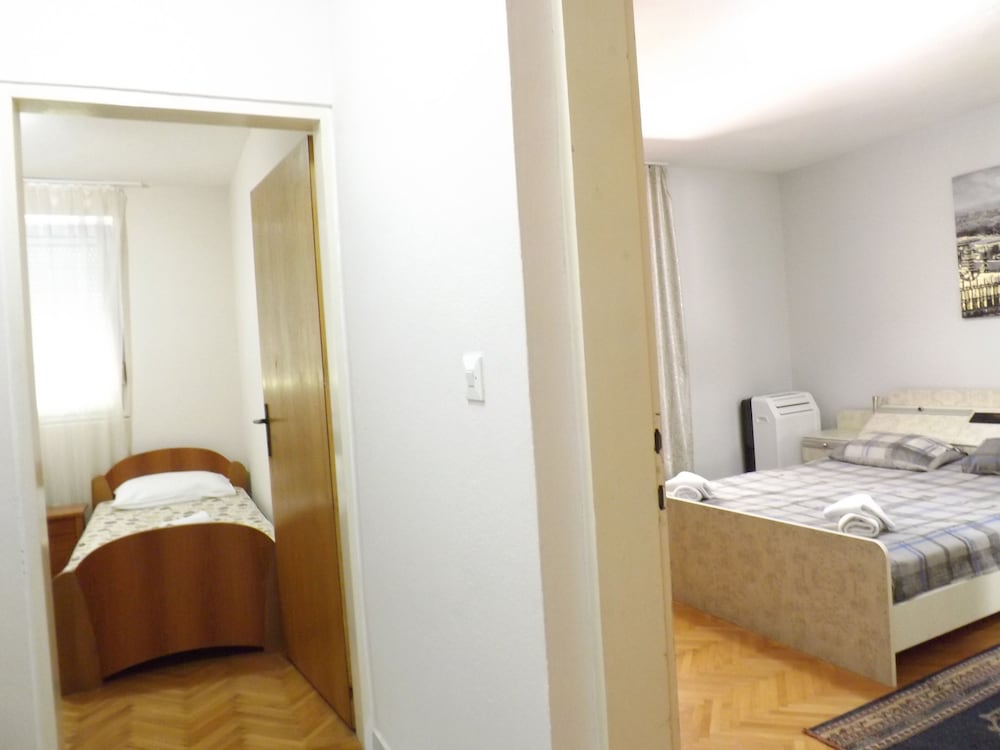 Фото Three Bedroom Apartment With Garden