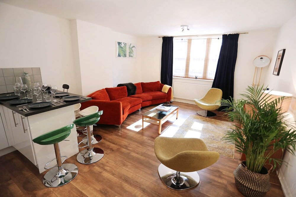 Фото 3 Beds 2 Baths Oxford Circus