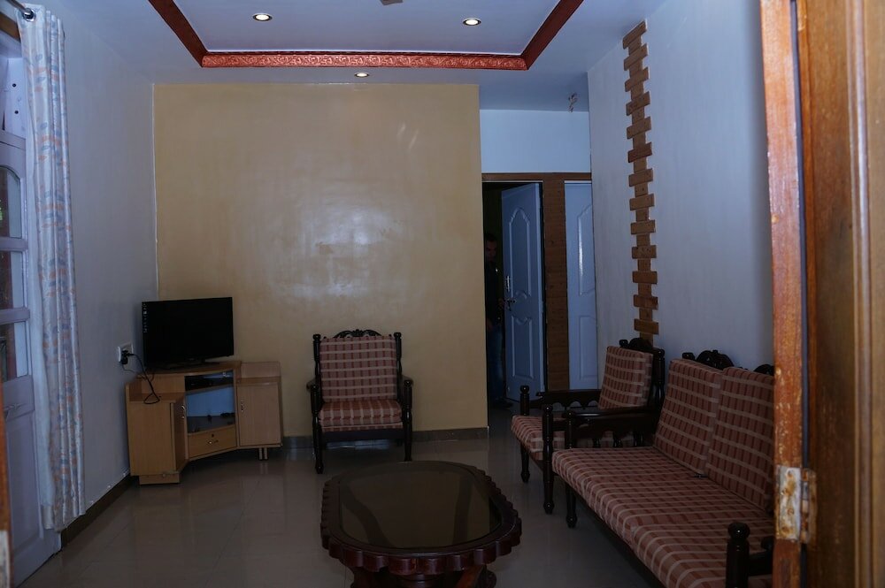 Фото Hotel Godai Girikunj