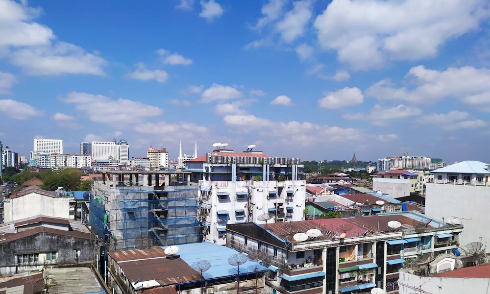 Фото Queen's Park Hotel