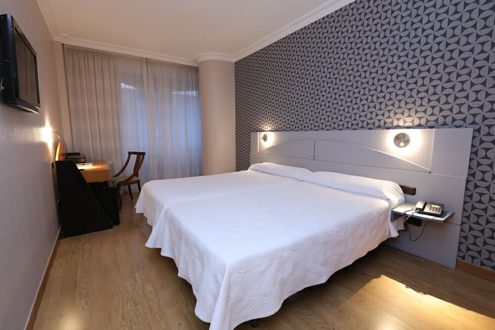 Фото Hotel Corona De Castilla Burgos