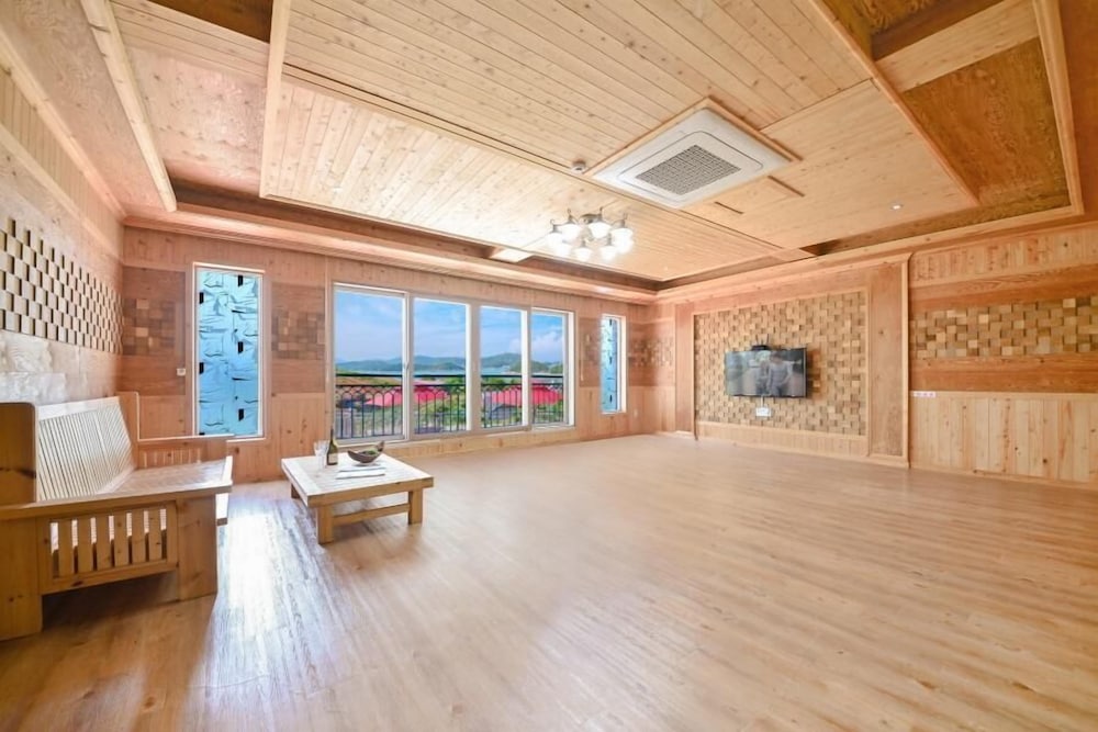 Фото Yeosu Sea and Starnight Pension