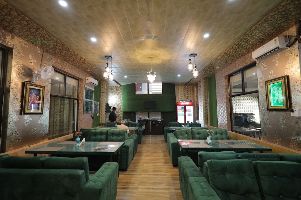 Фото Tulsi Garden - Near Prem Mandir Vrindavan