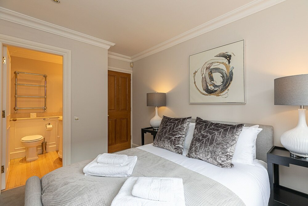 Фото Altido Stunning 6-bed house near Harrods in Knightsbridge