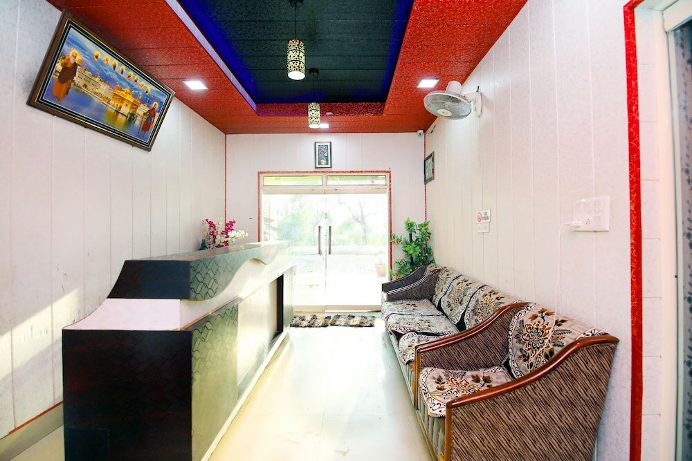 Фото Spot On 42785 Mr Shawarma Family Restaurant & Hotel