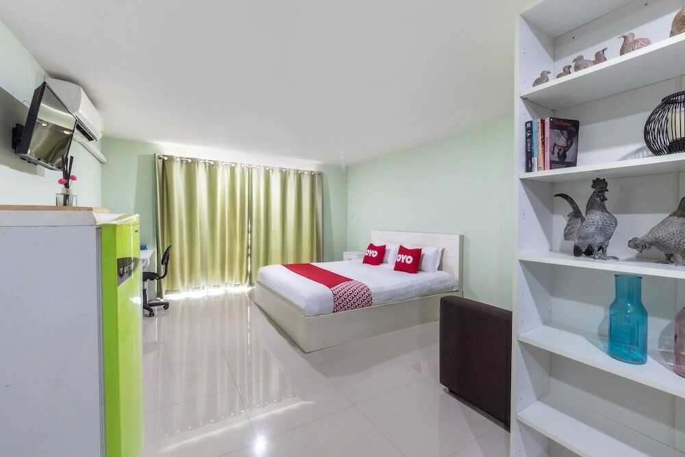 Фото Oyo 75363 V Place Apartment