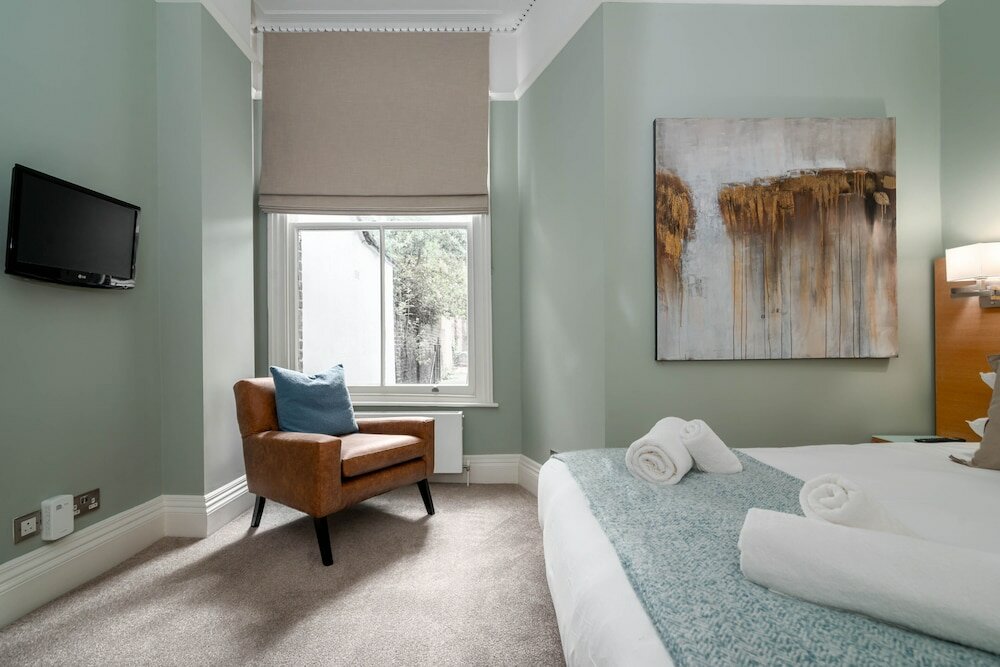 Фото 5 Doughty Street