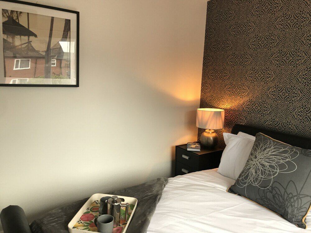 Фото Modern 3-bed House With Parking Bamber Bridge, Preston