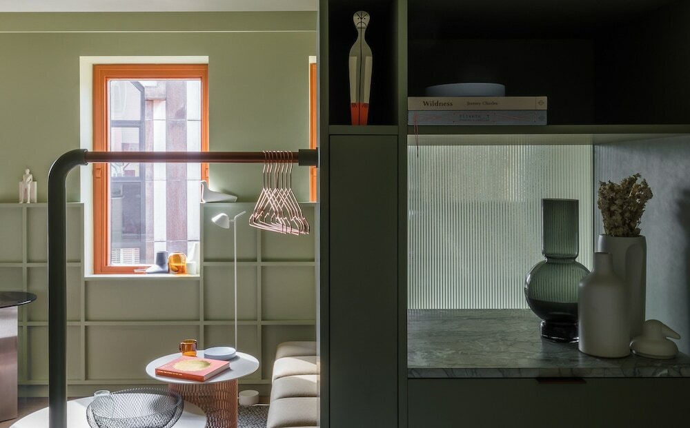 Фото Locke At Broken Wharf