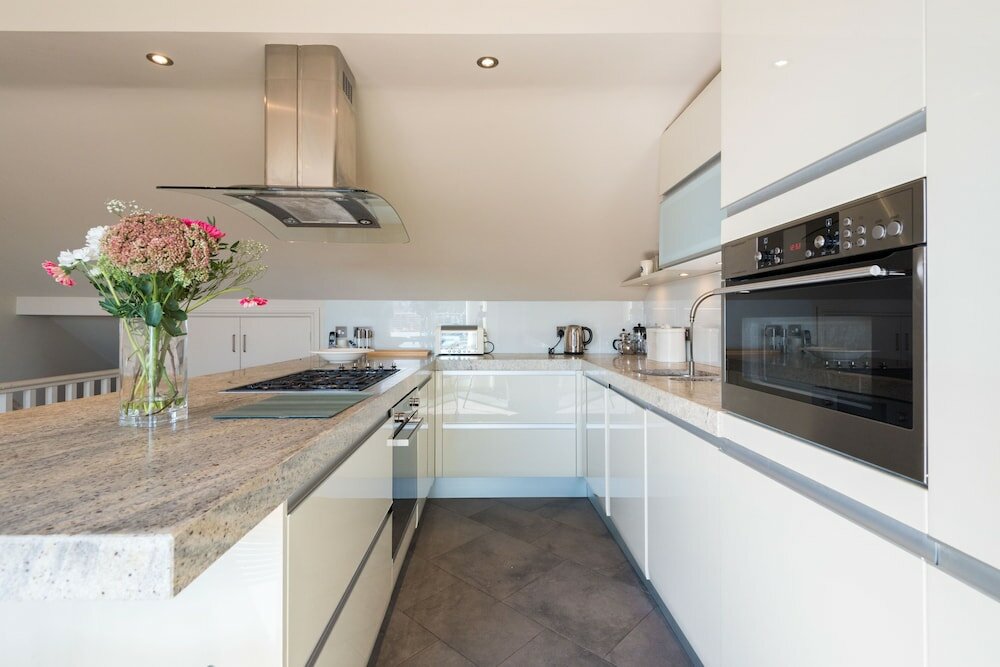 Фото Charming Home in Leafy Parsons Green