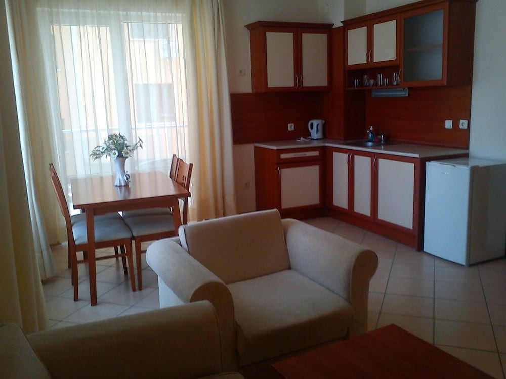 Фото Megas Apartments