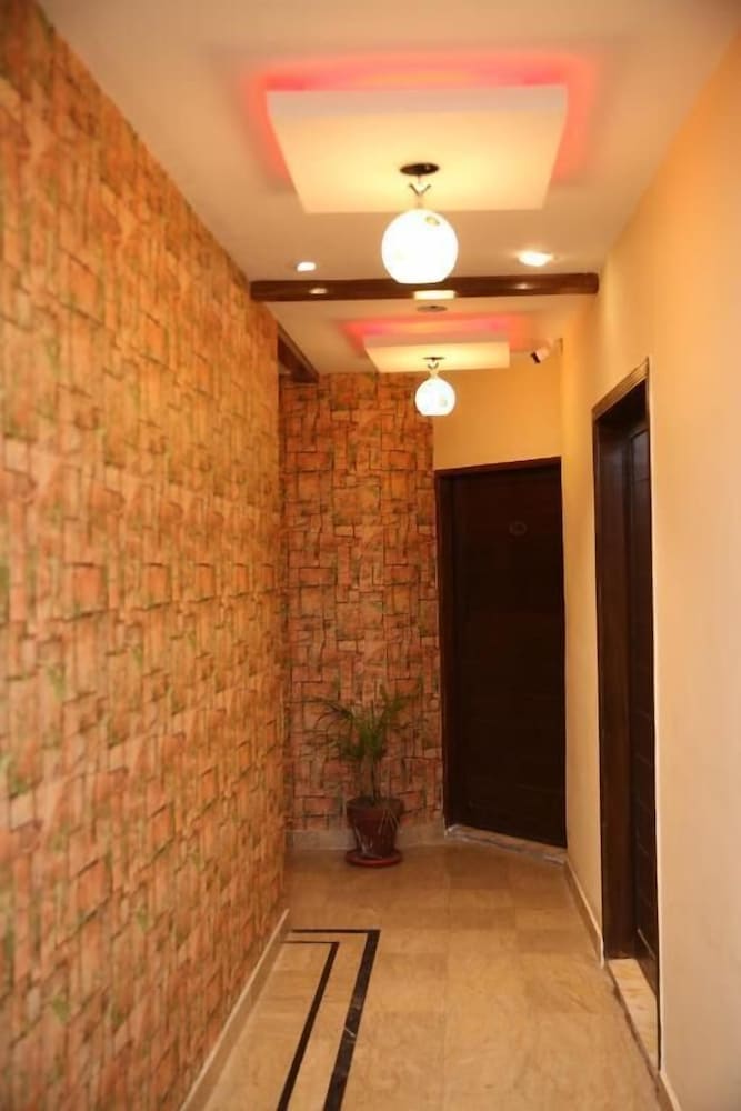 Фото Premier Inn Gulberg Lahore