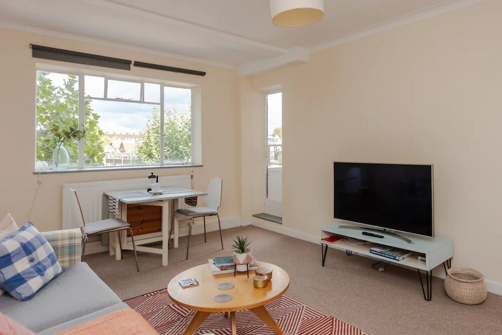 Фото Spacious 2 Bedroom Apartment Near Hampstead Heath