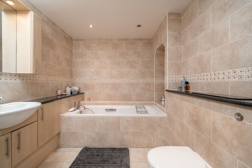 Фото Delightful Vintage 2 Bedroom Apartment