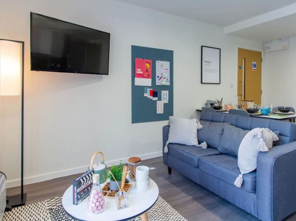 Фото Ensuite Rooms Students Only - Canterbury - Campus Accommodation