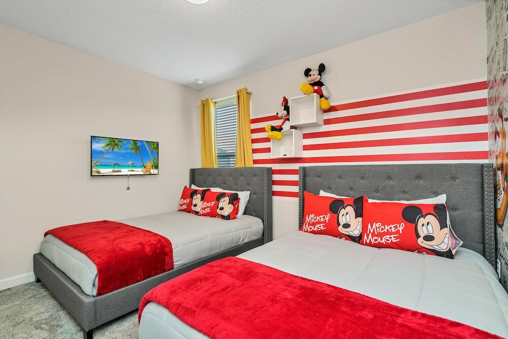 Фото Edgy, Modern 6 Bed 5 Bath