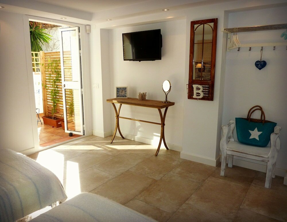 Фото Villa Breeze Boutique Guest Rooms Marbella