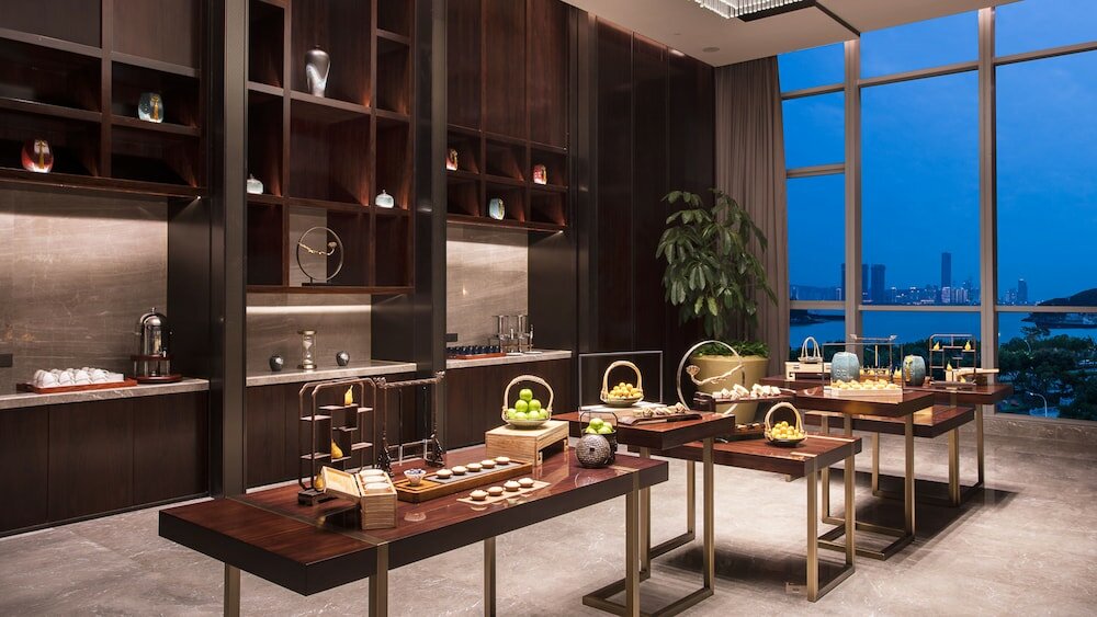 Фото Hualuxe Xiamen Haicang Harbour View, an Ihg Hotel