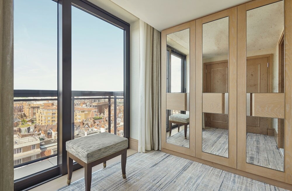 Фото Jumeirah Carlton Tower