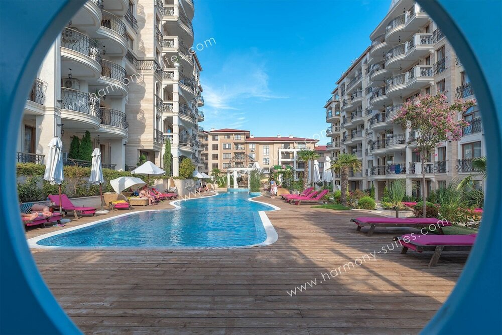 Фото Harmony Suites Saint Vlas