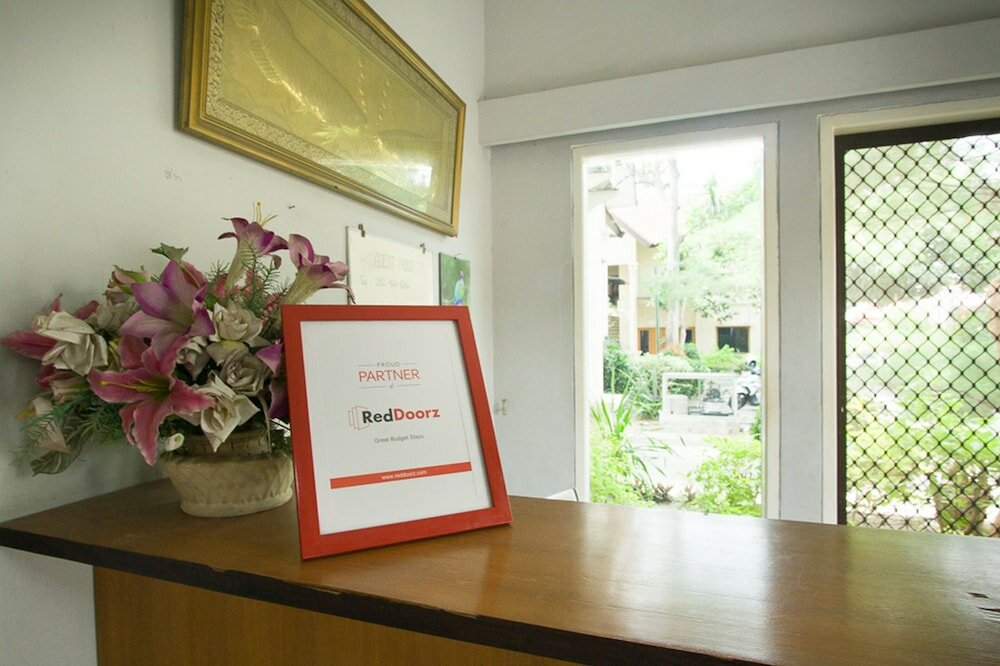 Фото RedDoorz near Rumah Sakit Baptis Kediri