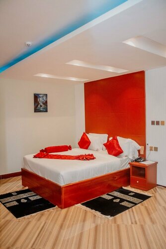 Гостиница Gr Comfort Hotel в Мбее