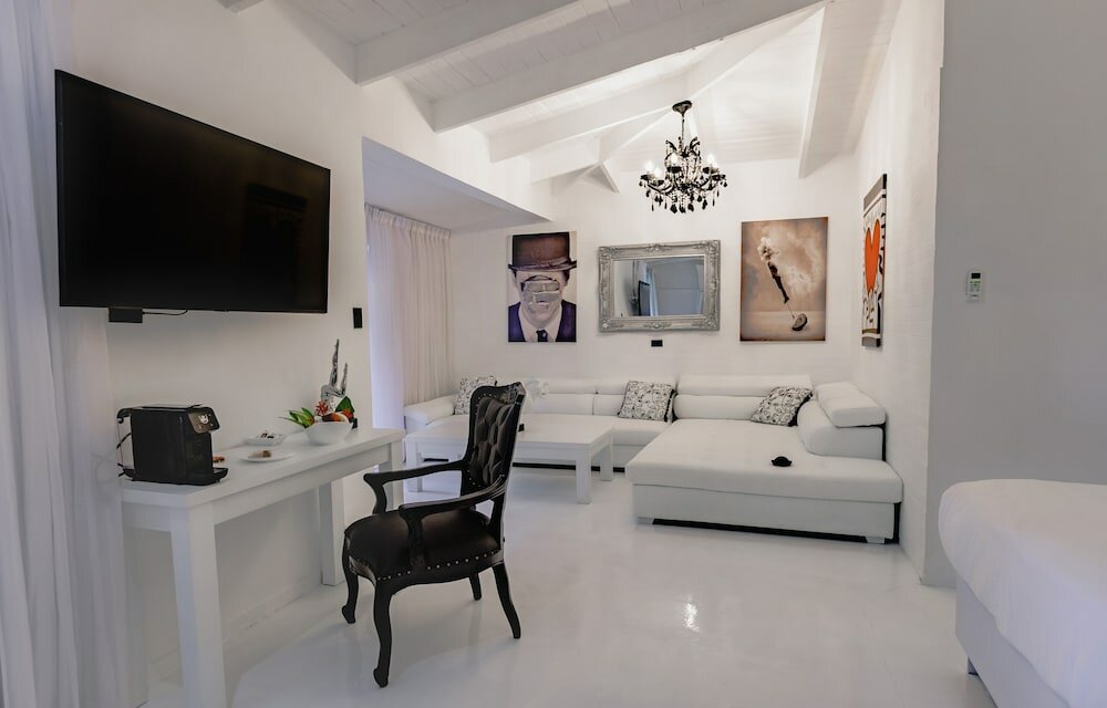 Фото Gigi Brown Suites Puerto Viejo