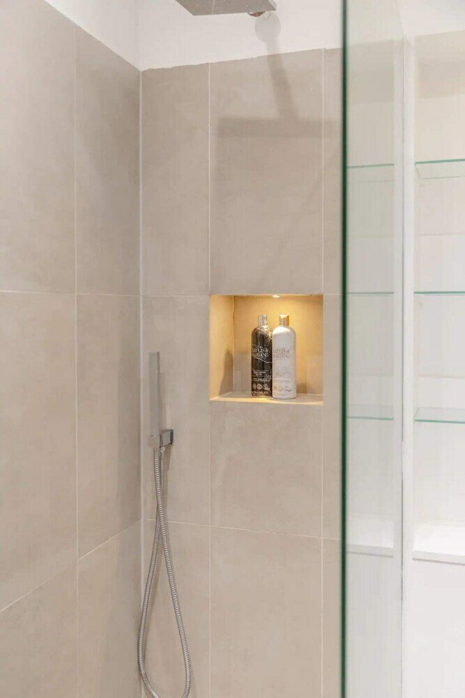 Фото Fantastically Located 1bd Flat, Knightsbridge