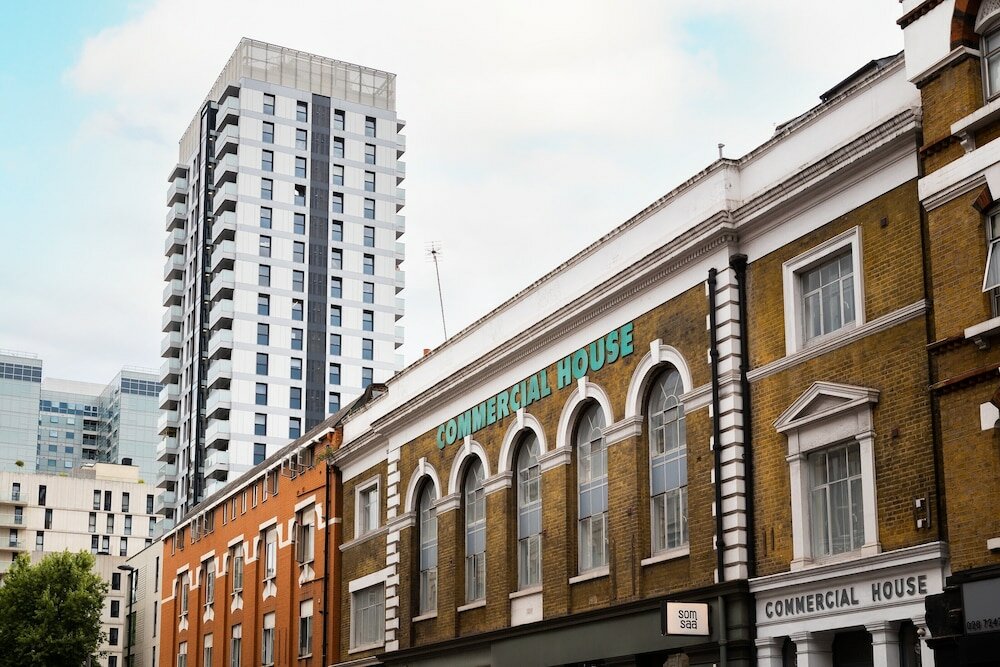 Фото Bob W Commercial House