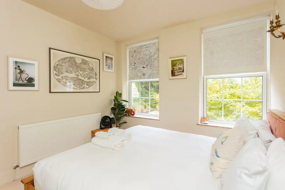 Фото Chic 1 Bedroom Apartment in Zone 1 With Views Gherkin