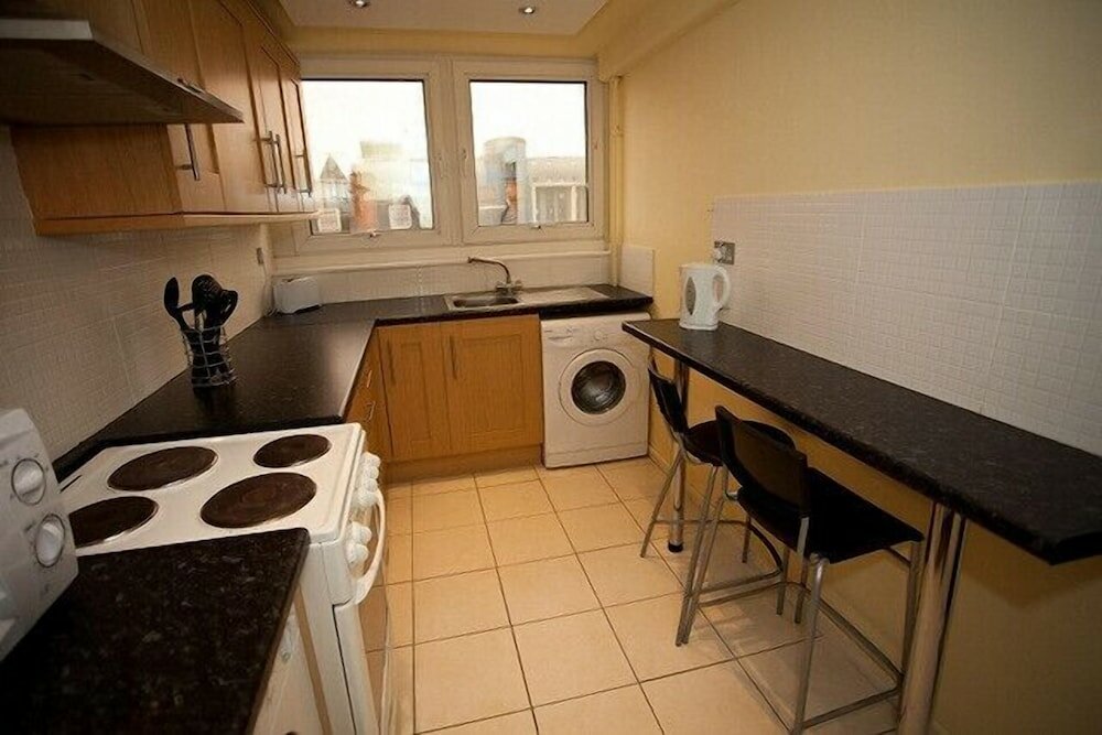 Фото Victoria Centre Apartments & Annexe