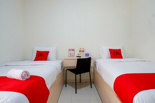 Гостиница RedDoorz near Alun Alun Kudus 2 в Кудусе