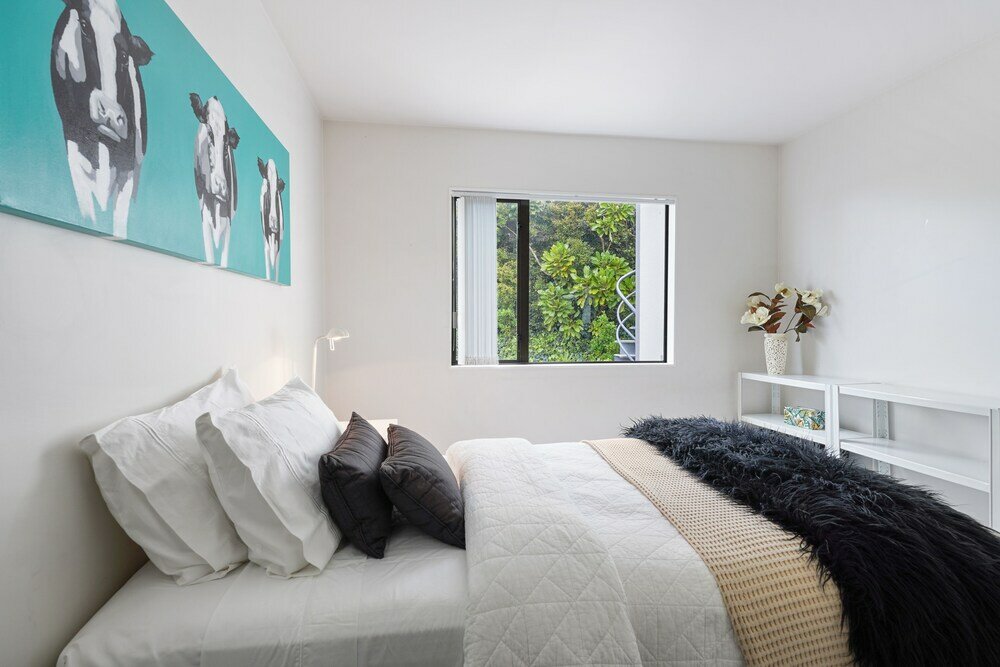 Фото Stylish Central 2br Apt nr Hospital