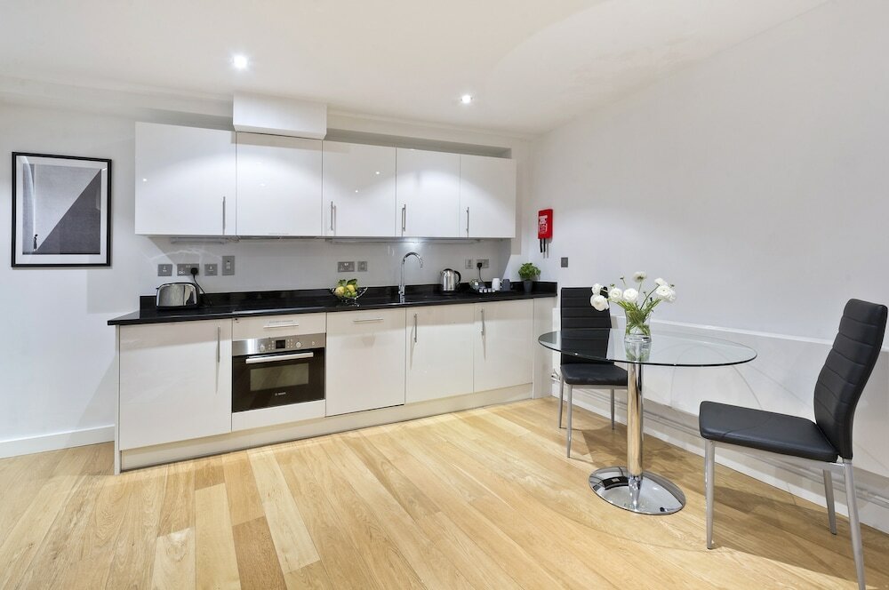 Фото Red Lion Court by City2Stay