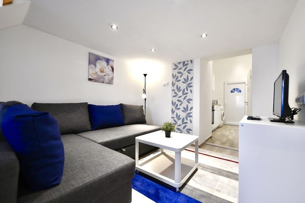 Фото Cosy two bedroom flat in Rottenbiller str, Sky