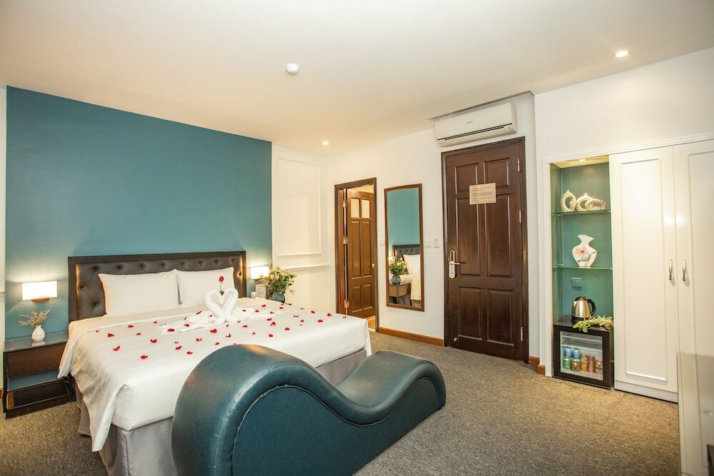 Фото Adeline Hotel