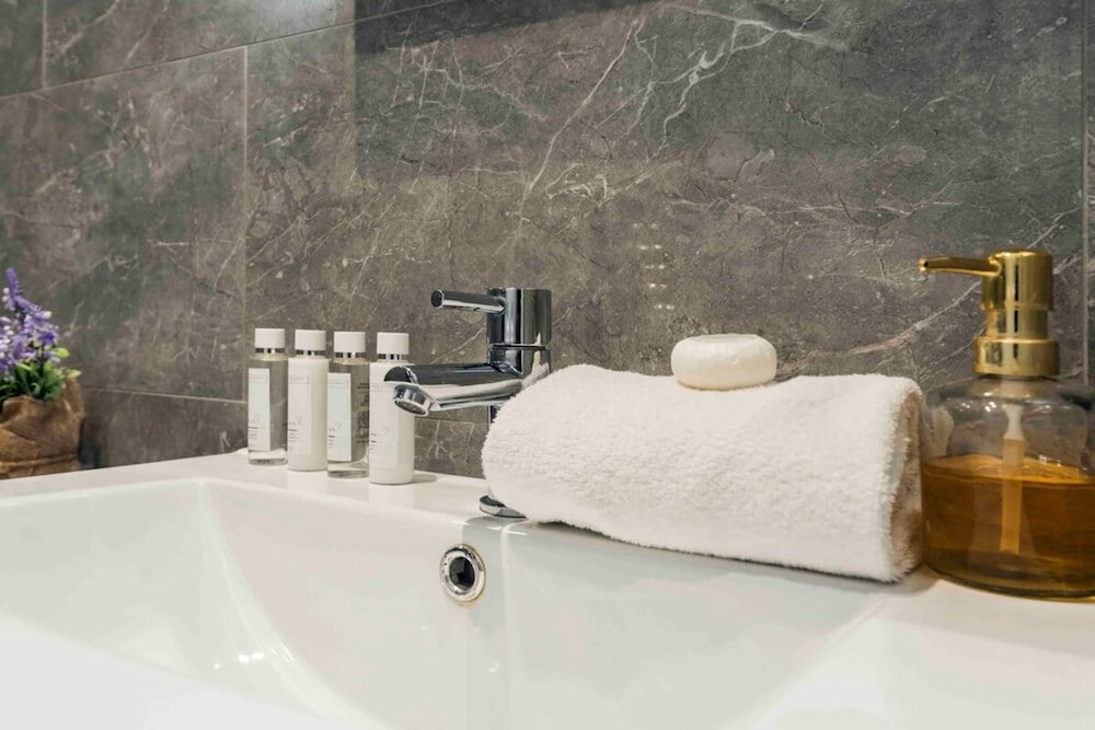 Фото Bright and Modern Bayswater Apartment