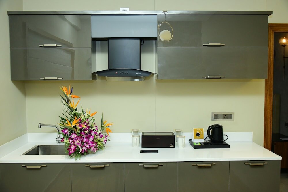 Фото Lazdana Hotel Bangalore