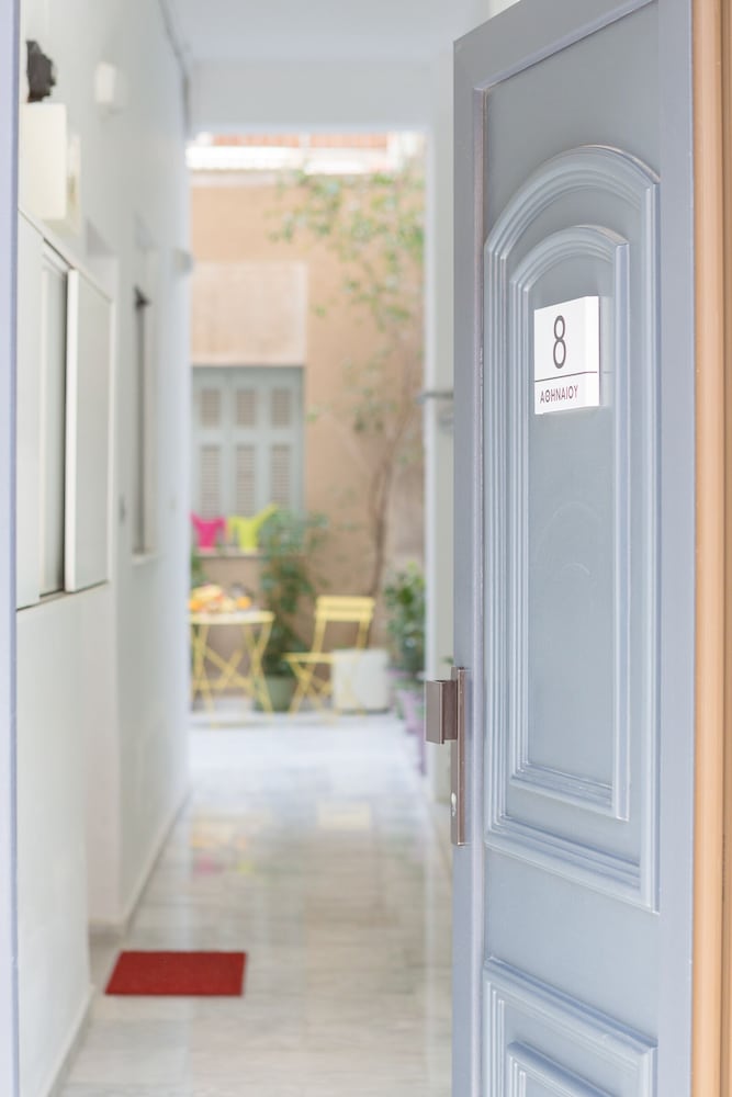 Фото Grandma's Chic & Bright Athenian Home with a Patio