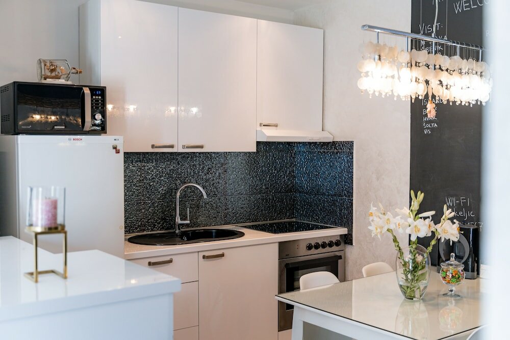 Фото Studio Apartment with garden