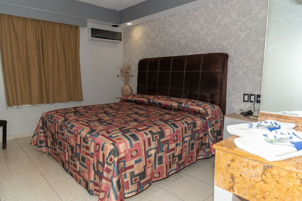 Фото Impala Hotel in front of the Ado