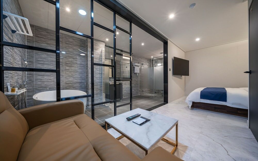 Фото Saturn Hotel