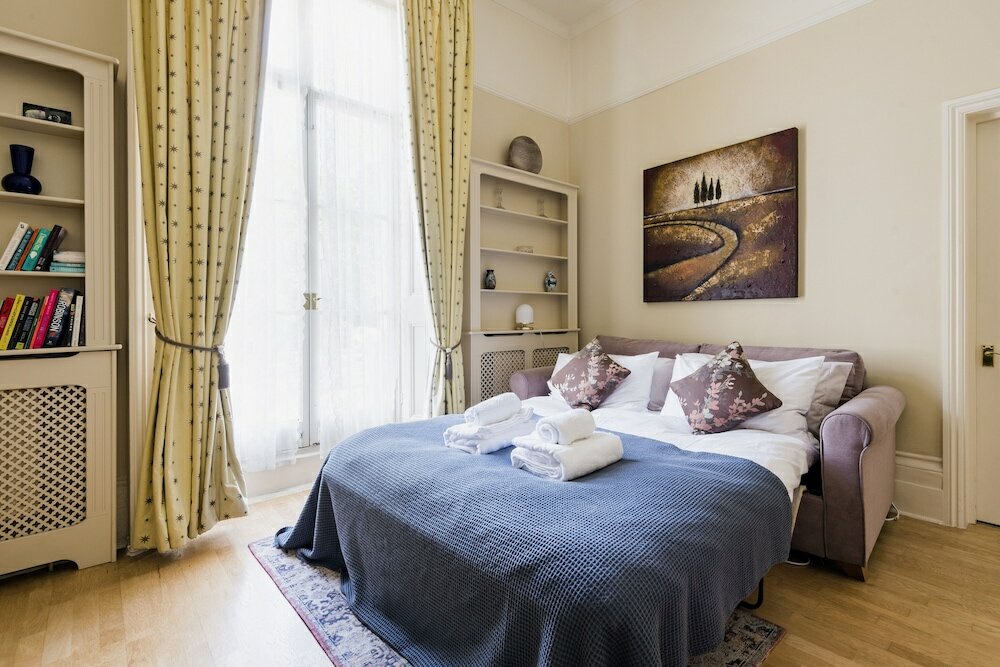 Фото Charming Victoria Home close to Buckingham Palace