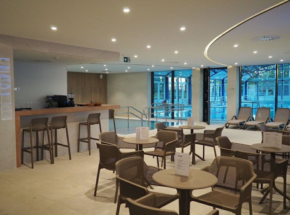 Фото Hotel OTP Balatonszemes