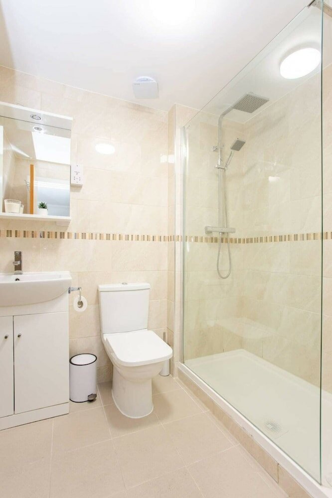 Фото Modern 2 Bedroom Apartment in the Heart of London