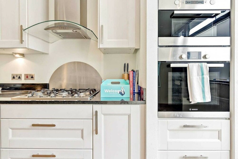 Фото Stylish and Bright 3 Bedroom Duplex in North London